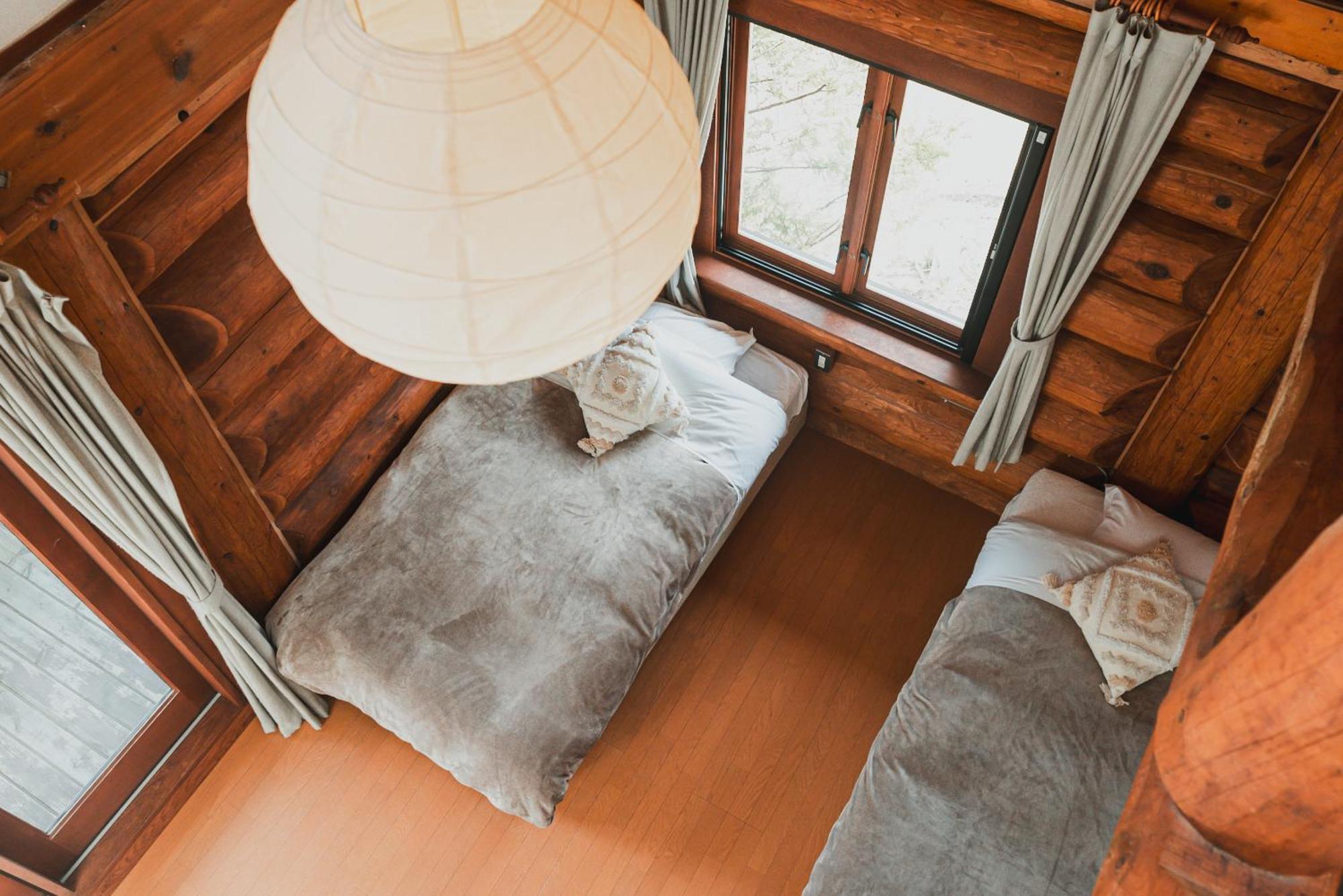 Lodge & Log Meteor