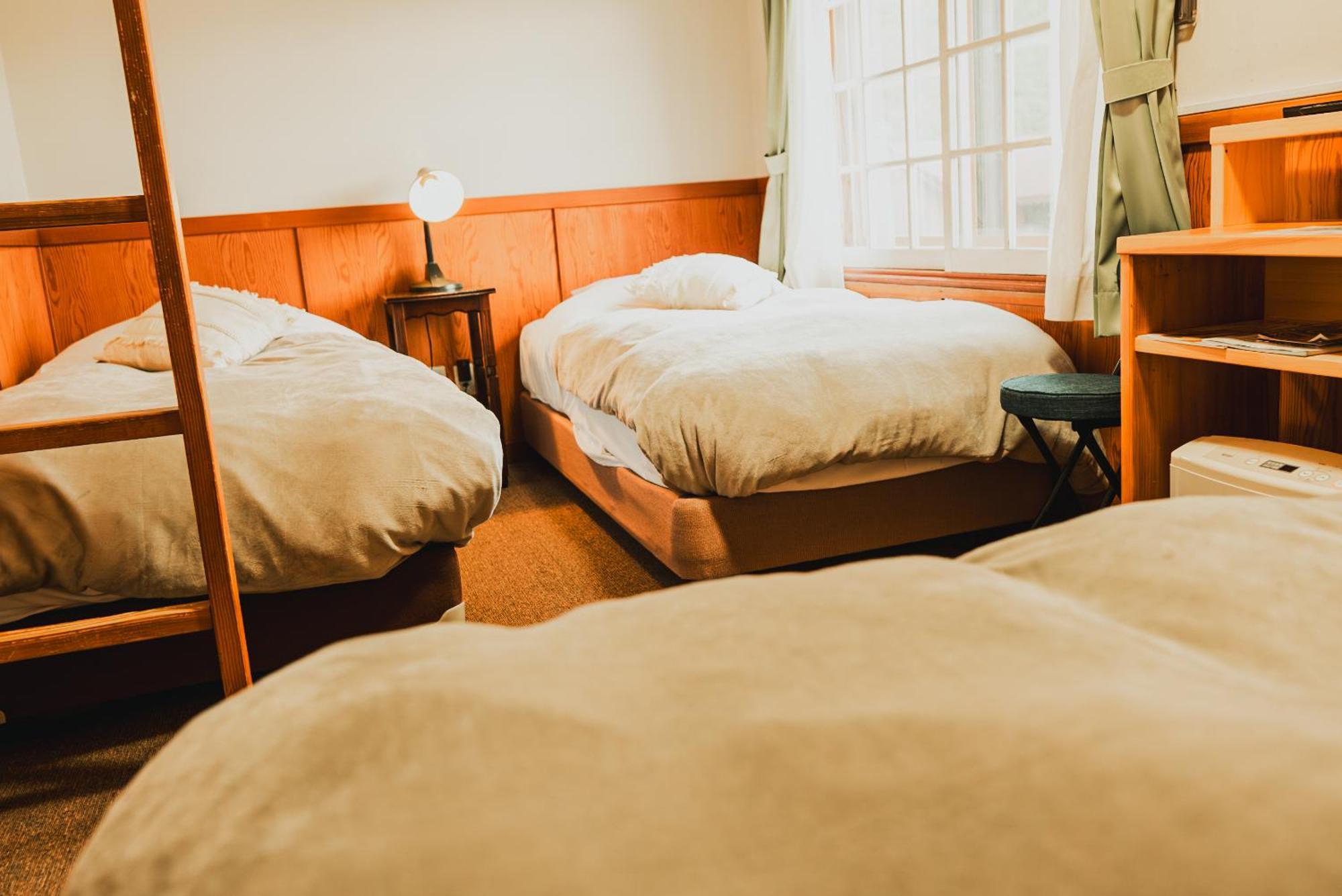 & Log Meteor Lodge *