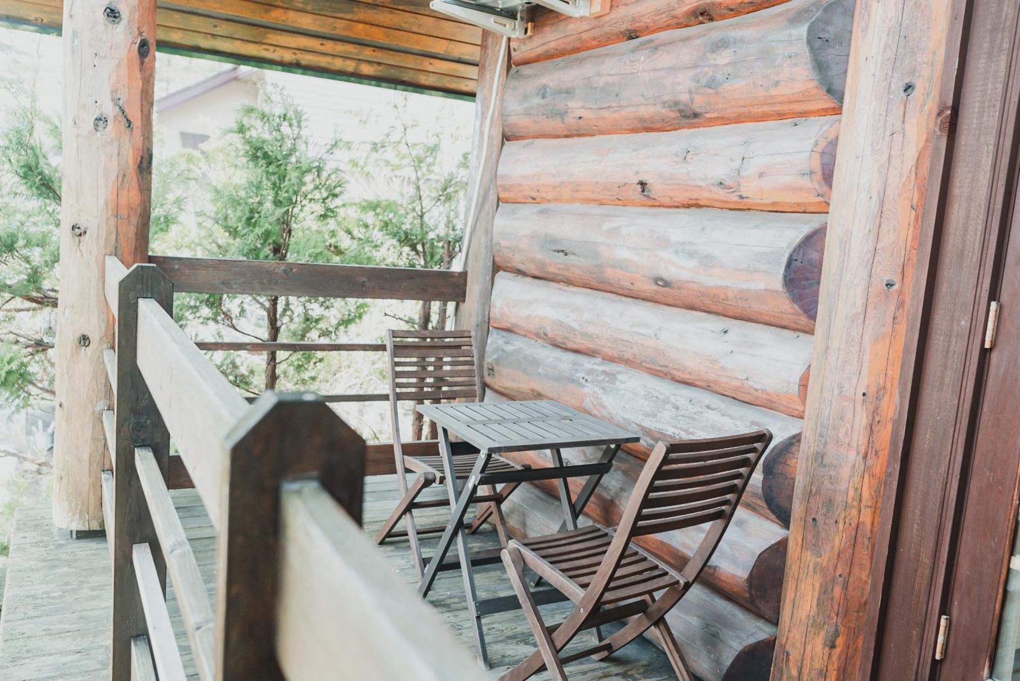 & Log Meteor Lodge *