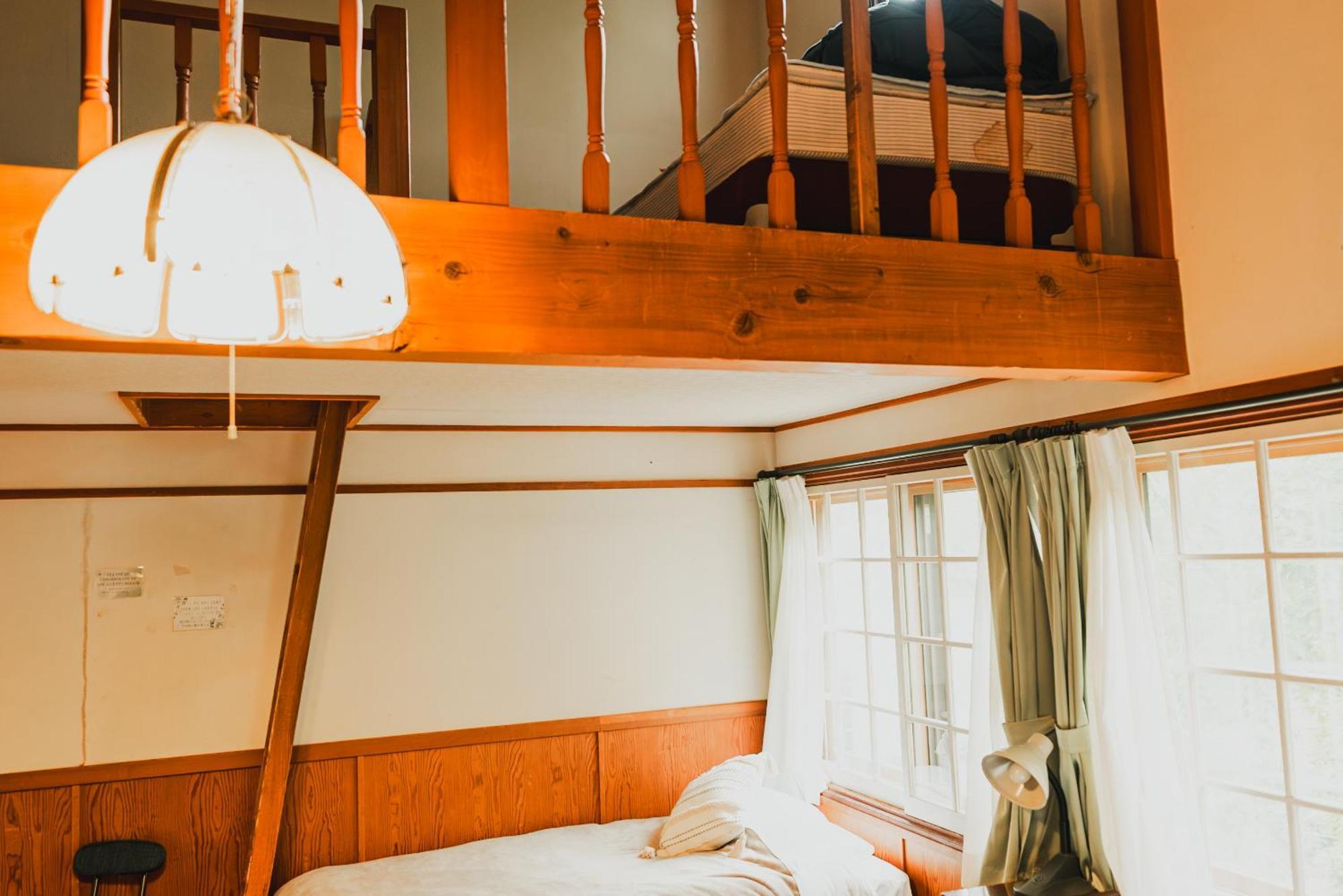 & Log Meteor Lodge *